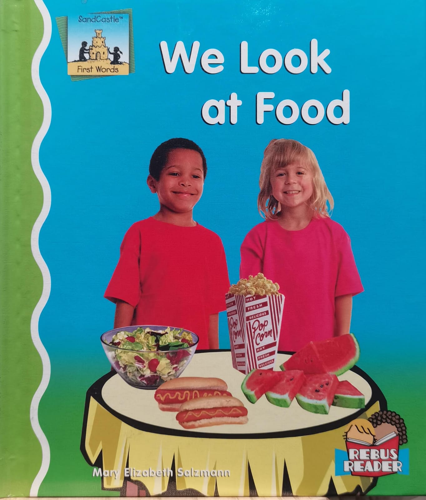 كتاب We look at food